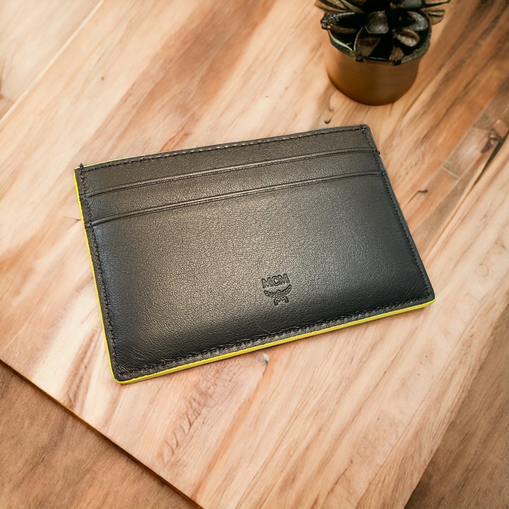 NIB Full Inclusion MCM Card Holder - Picture 6 of 7